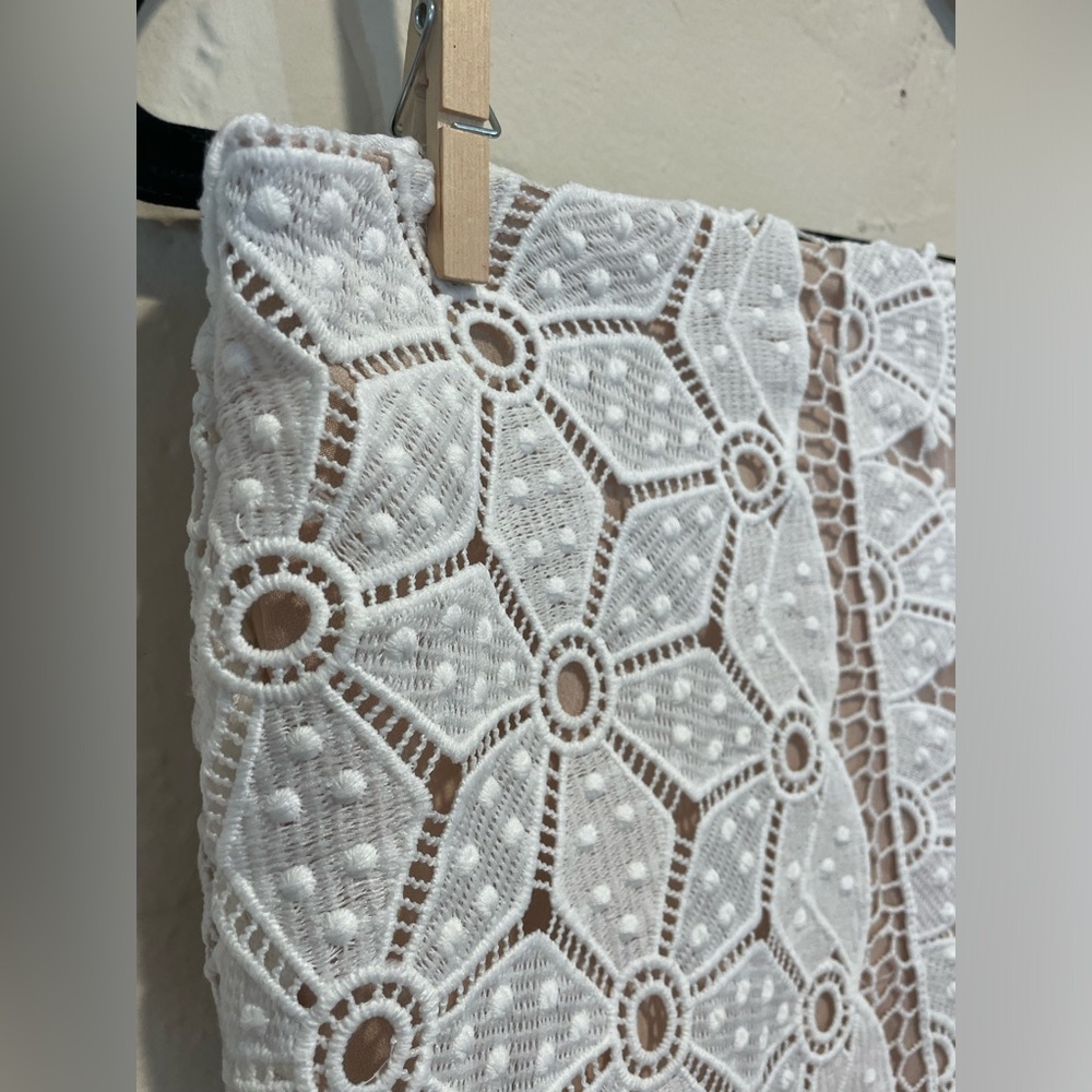 ENDLESS ROSE white lace skirt - Picture 5 of 5